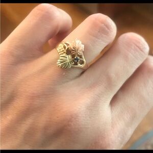 Solid 10k and 12k blacks hills sapphire gold ring in excellent condition